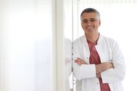 Dr. med. Dr. med. dent. Cyrus Djamchidi ist ein Zahnarzt in Berlin Steglitz Lankwitz an der Corneliusstrasse
